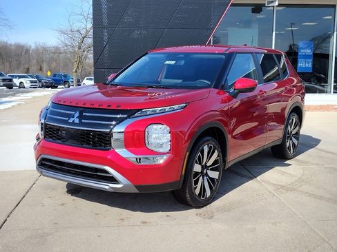 New 2026 Mitsubishi Outlander SE image 1