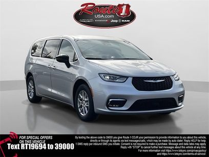 New 2026 Chrysler Pacifica Select w/ S Appearance Package