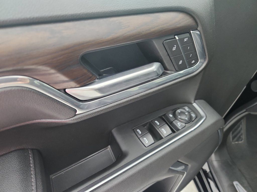 Used 2025 GMC Sierra 1500 SLT AWD/4WD image 23