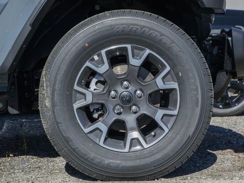 New 2025 Jeep Gladiator Sport w/ Premium Package image 17