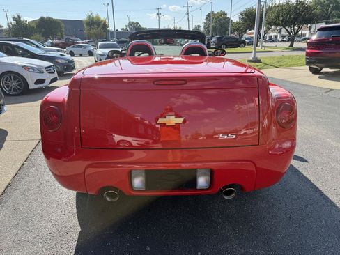 Used 2004 Chevrolet SSR w/ Preferred Equipment Group RWD image 5
