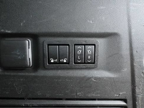 Used 2022 Chevrolet Suburban RST w/ Luxury Package AWD/4WD image 52