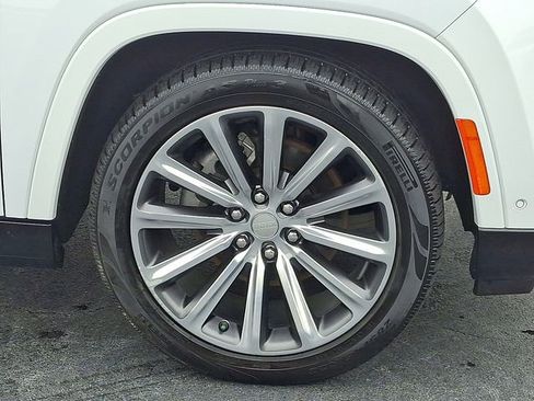 Used 2023 Jeep Grand Wagoneer Series II image 7