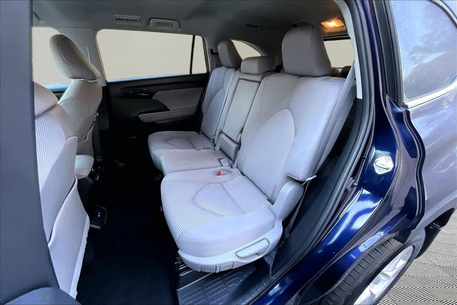 Used 2023 Toyota Highlander LE FWD image 21