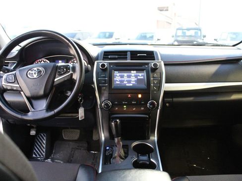 Used 2016 Toyota Camry SE FWD image 12