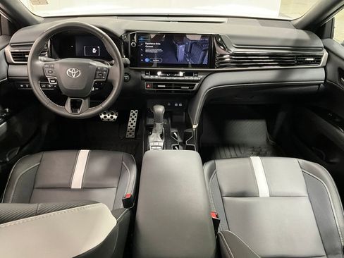 Used 2025 Toyota Camry SE w/ Multimedia Upgrade Package image 15