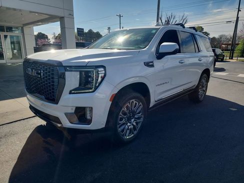 Certified 2024 GMC Yukon Denali Ultimate w/ LPO, Floor Liner Package AWD/4WD image 4