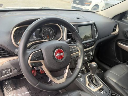 Used 2018 Jeep Cherokee Limited AWD/4WD image 29