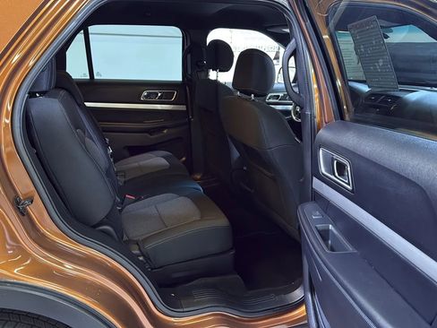 Used 2017 Ford Explorer XLT FWD image 14