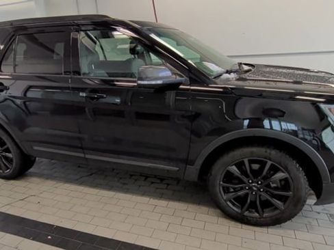 Used 2017 Ford Explorer XLT w/ Equipment Group 202A image 6