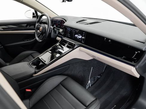 Used 2024 Porsche Panamera 4 image 22