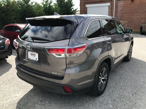 Used 2016 Toyota Highlander XLE AWD/4WD image 8