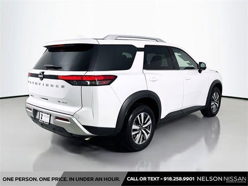 Certified 2025 Nissan Pathfinder SL image 5