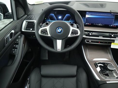 Used 2026 BMW X5 xDrive50e w/ M Sport Package image 12