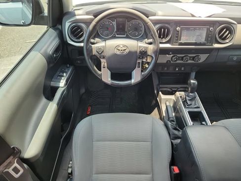 Used 2019 Toyota Tacoma SR5 RWD image 10