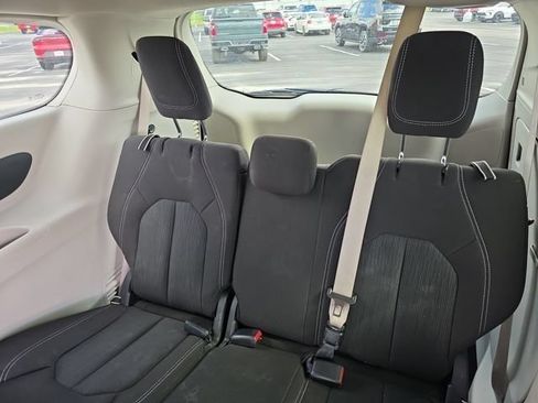 Used 2022 Chrysler Voyager LX FWD image 22