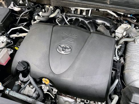 Certified 2022 Toyota Highlander XLE image 32
