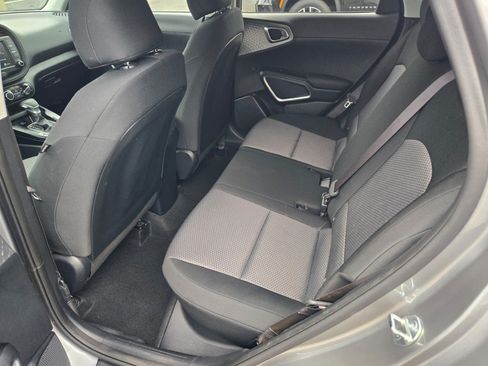 Used 2025 Kia Soul LX w/ LX Technology Package FWD image 15
