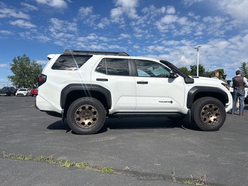 Used 2025 Toyota 4Runner Trailhunter AWD/4WD image 3