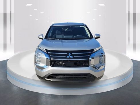New 2026 Mitsubishi Outlander ES image 2