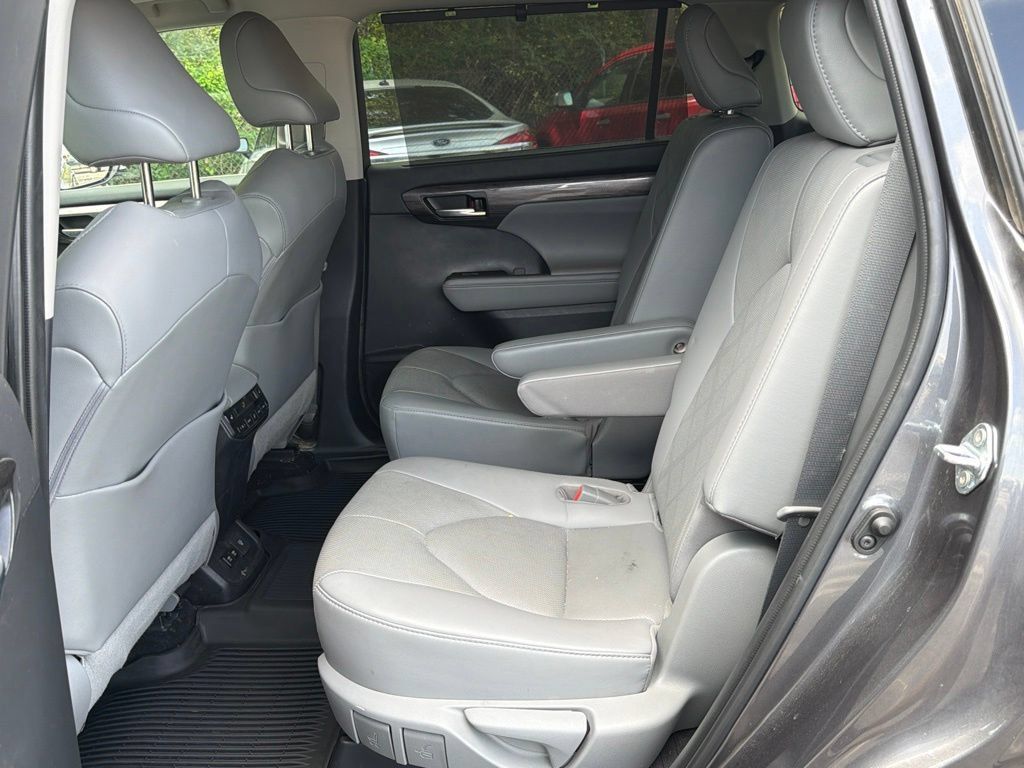 Used 2021 Toyota Highlander Platinum AWD/4WD image 19