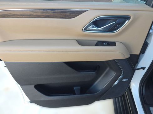 Used 2021 Chevrolet Suburban Premier w/ Premium Package image 28