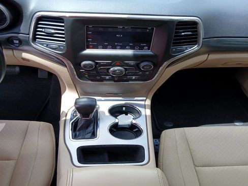 Used 2021 Jeep Grand Cherokee Laredo image 20