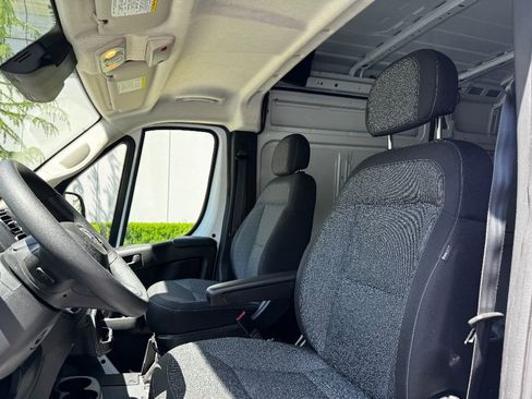 Used 2025 RAM ProMaster 2500 w/ Convenience Group image 11