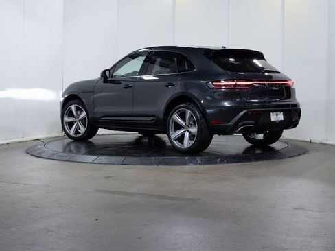 Certified 2025 Porsche Macan image 3