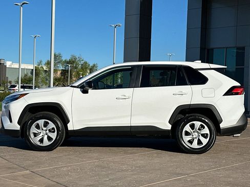 Used 2024 Toyota RAV4 LE AWD/4WD image 7