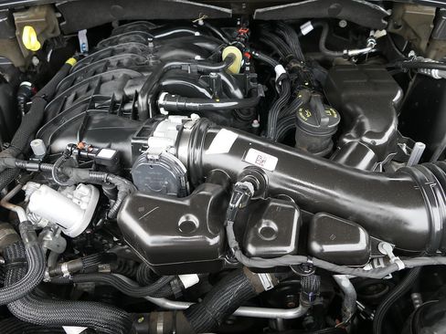 Used 2022 Jeep Grand Cherokee Altitude AWD/4WD image 28