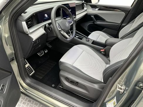 Certified 2026 Volkswagen Tiguan SE R-Line AWD/4WD image 11