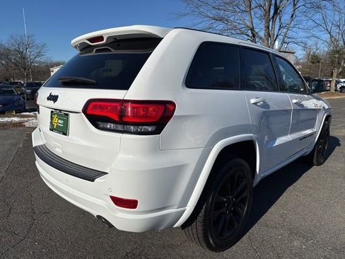 Certified 2022 Jeep Grand Cherokee Laredo X image 16