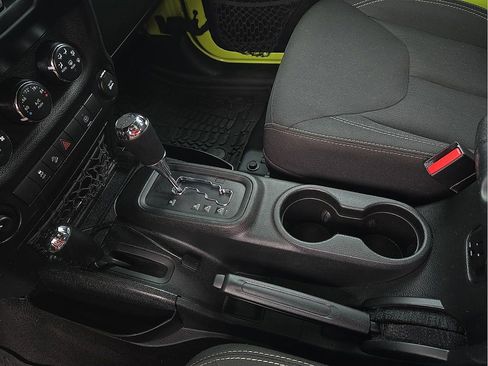 Used 2016 Jeep Wrangler Unlimited Rubicon w/ Connectivity Group AWD/4WD image 20
