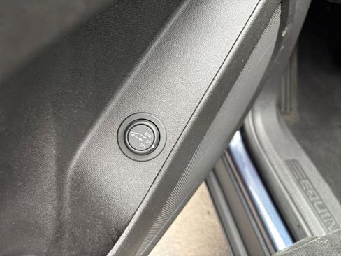 Used 2019 Chevrolet Equinox LT image 30