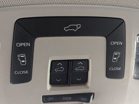 Used 2023 Toyota Sienna XLE image 29