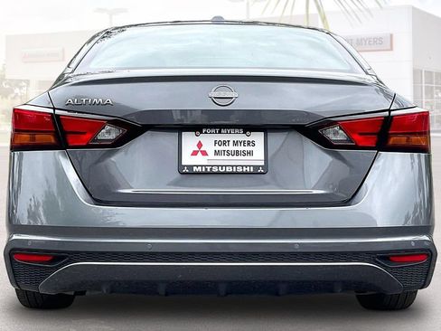 Used 2025 Nissan Altima 2.5 SV FWD image 16