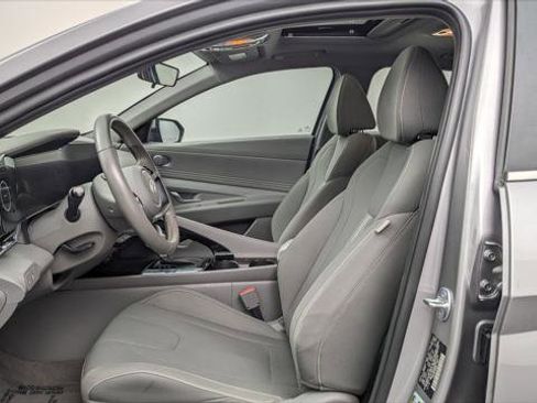 Used 2025 Hyundai Elantra SEL image 14