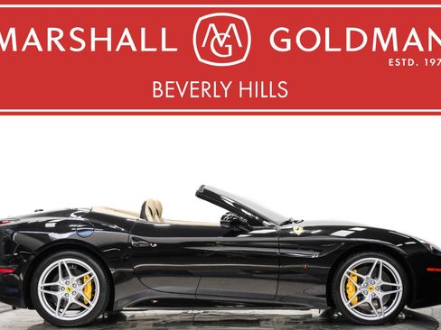 Used 2015 Ferrari California T RWD image 1