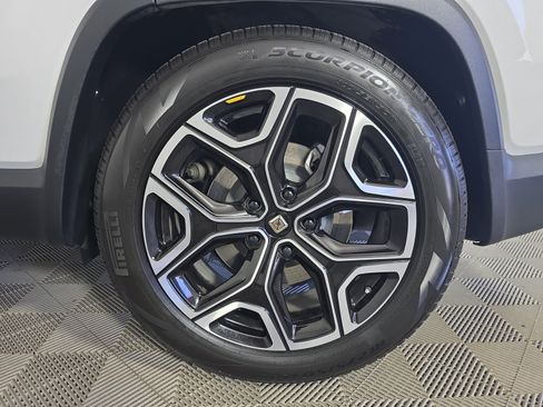 Used 2024 Rivian R1S Adventure AWD/4WD image 32