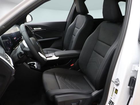 Used 2025 BMW X1 xDrive28i w/ Technology Package image 3