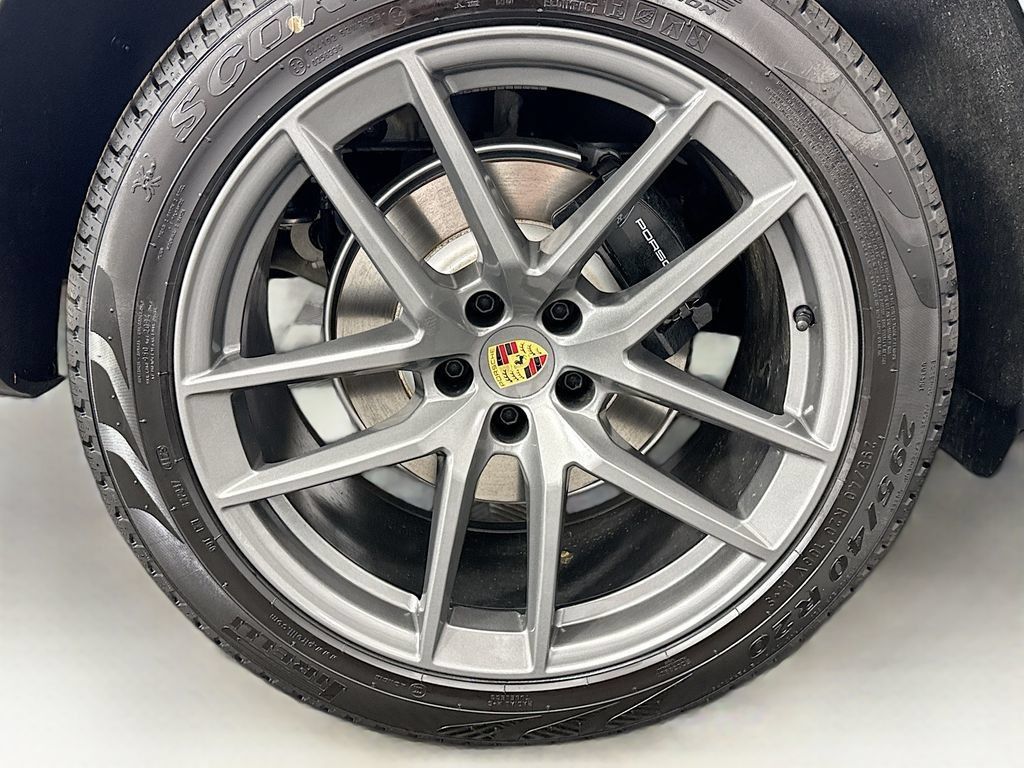 Used 2026 Porsche Macan AWD/4WD image 34