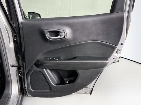 Used 2018 Jeep Compass Latitude w/ Popular Equipment Group image 30