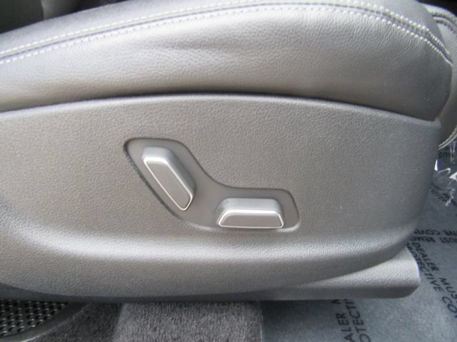 Used 2022 Genesis GV70 2.5T AWD/4WD image 22