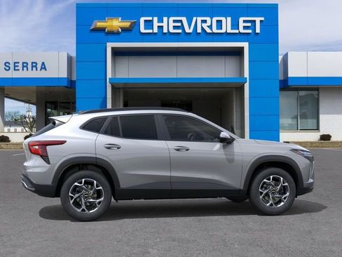 New 2026 Chevrolet Trax LT w/ LT Convenience Package FWD image 5