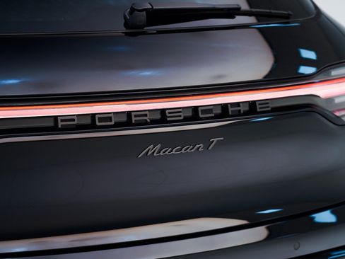 Certified 2026 Porsche Macan Turbo AWD/4WD image 14