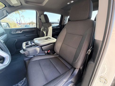 Used 2024 GMC Sierra 1500 Elevation image 17