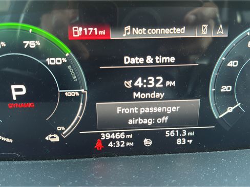 Used 2019 Audi e-tron Prestige w/ Prestige Package AWD/4WD image 19