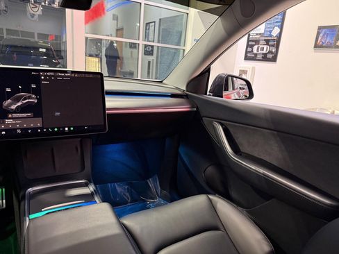 Used 2021 Tesla Model Y Performance image 25