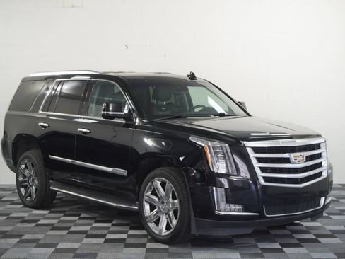 Used 2016 Cadillac Escalade Luxury AWD/4WD image 8